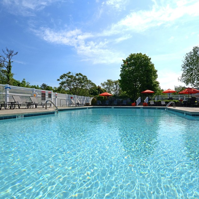 The Estates - Outdoor Community Swimming Pool With Clear Water