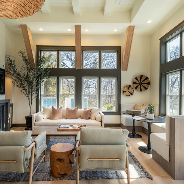 The Estates - Spacious Community Lounge With Large Windows